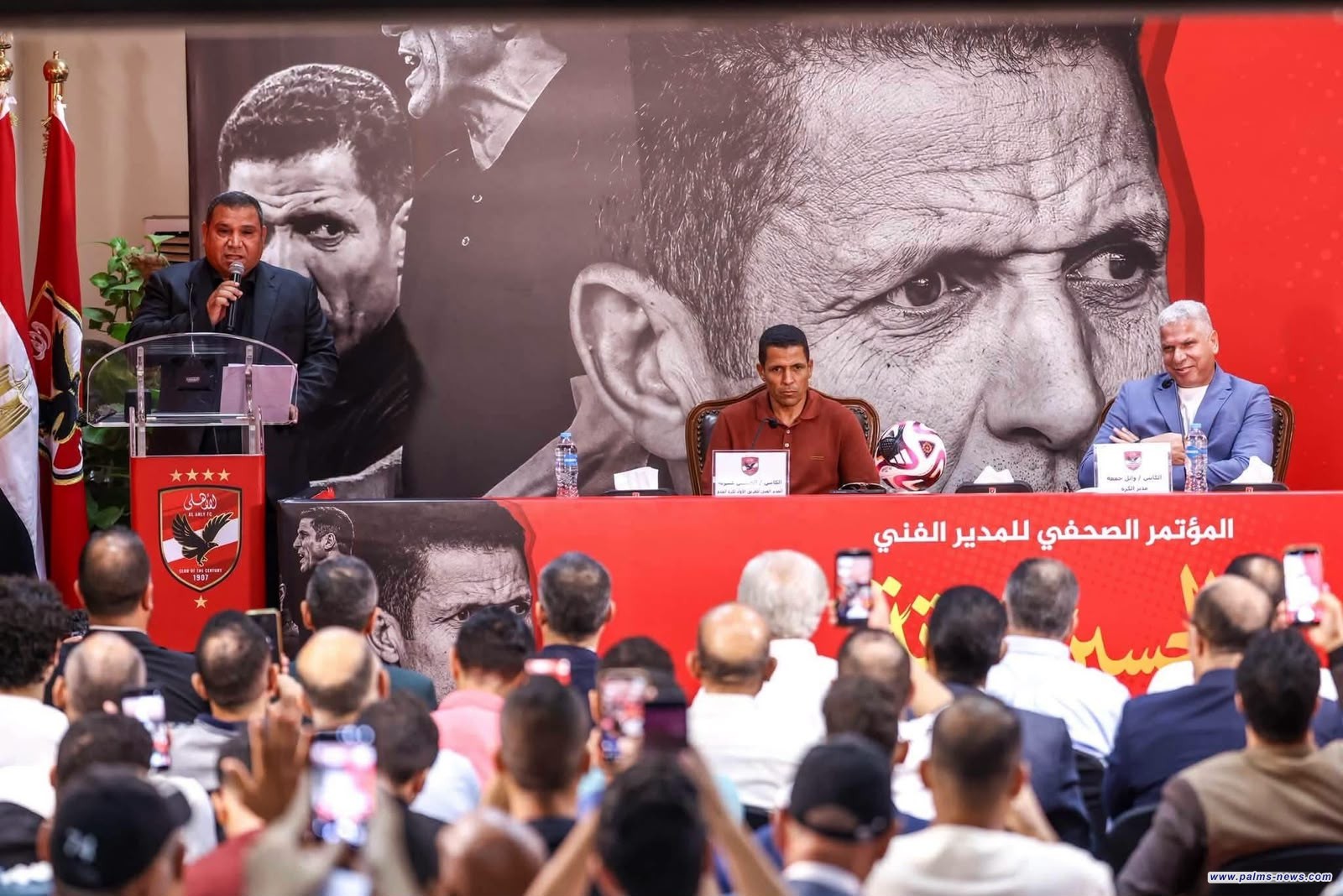 الأهلي المصري يعلن تعاقده الرسمي مع المغربي الحسين عموتة لتدريب الفريق في الموسم المقبل.